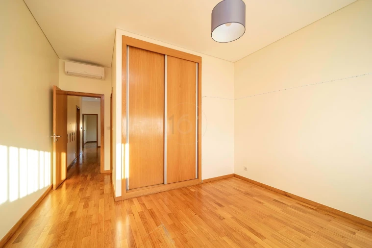 Moradia T5 para Venda em Castêlo da Maia Foto 36