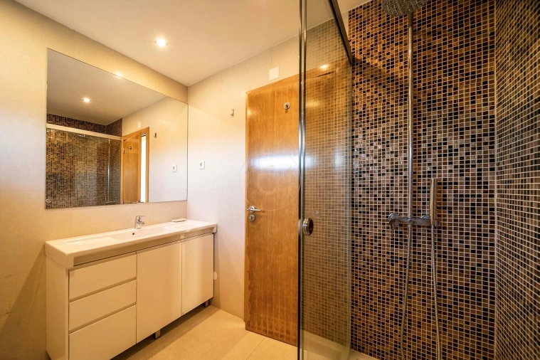 Moradia T5 para Venda em Castêlo da Maia Foto 31