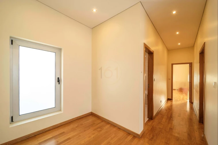 Moradia T5 para Venda em Castêlo da Maia Foto 37