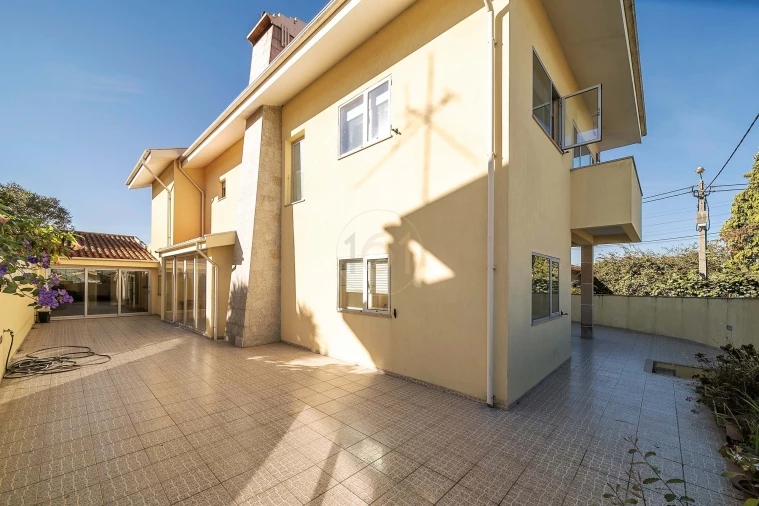 Moradia T5 para Venda em Castêlo da Maia Foto 54