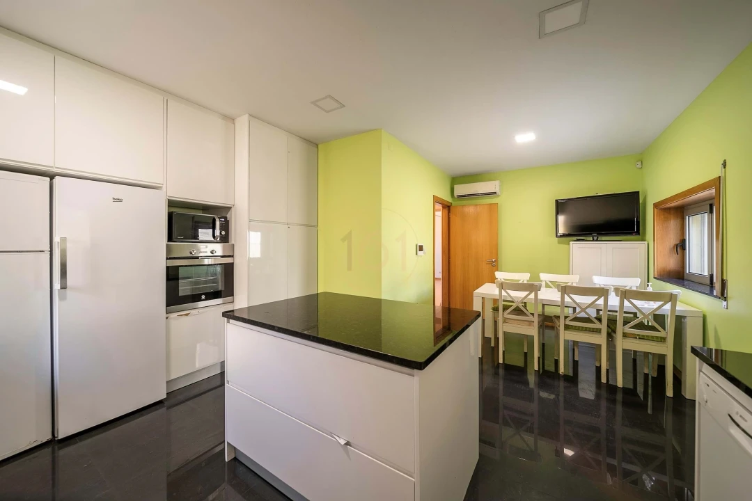 Moradia T5 para Venda em Castêlo da Maia Foto 11