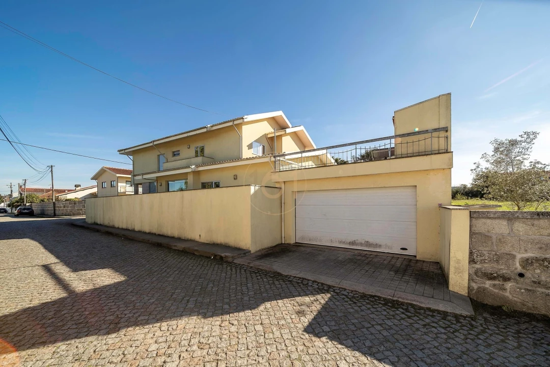 Moradia T5 para Venda em Castêlo da Maia Foto 1