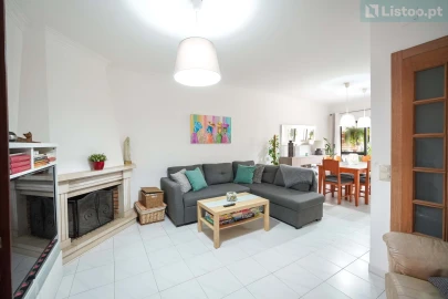 Apartamento T3 para Venda em Carcavelos e Parede