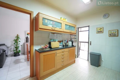 Apartamento T3 para Venda em Carcavelos e Parede