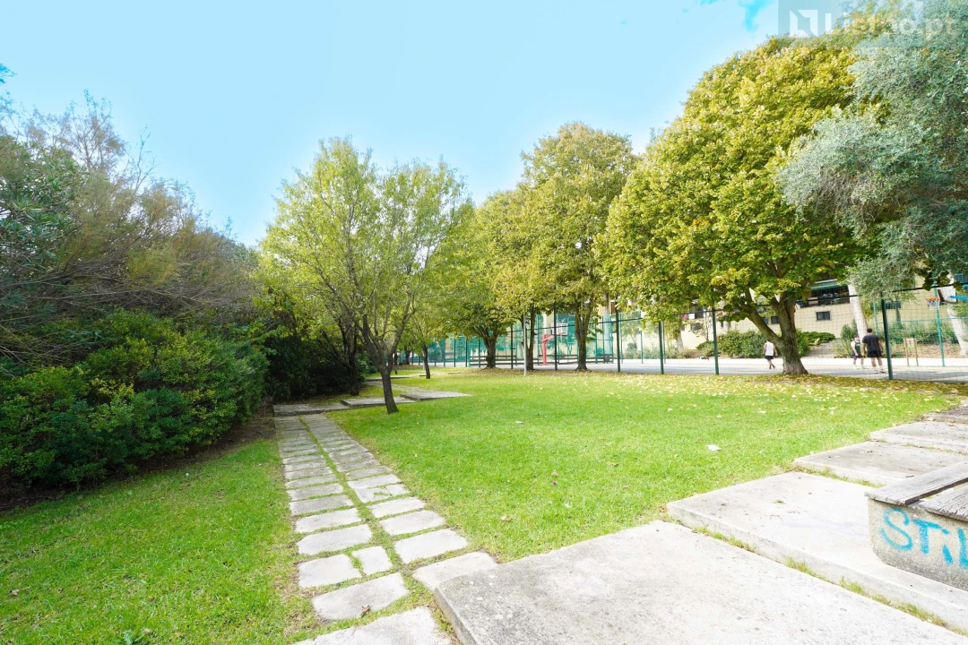 Apartamento T3 para Venda em Carcavelos e Parede Foto 38
