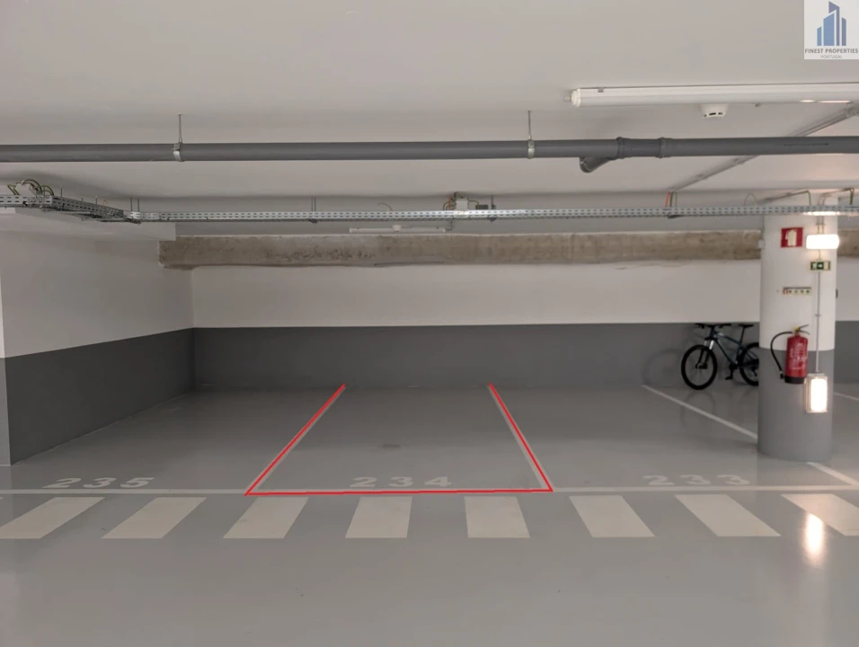 Garagem para Arrendamento em São Martinho Foto 3