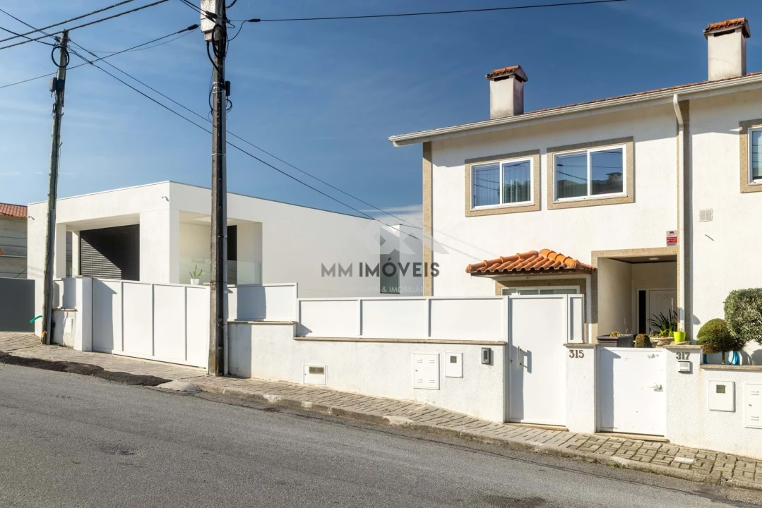 Moradia T3 para Venda em Paço de Sousa Foto 74