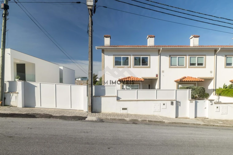 Moradia T3 para Venda em Paço de Sousa Foto 72