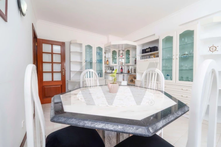 Apartamento T3 para Venda em Quarteira Foto 6