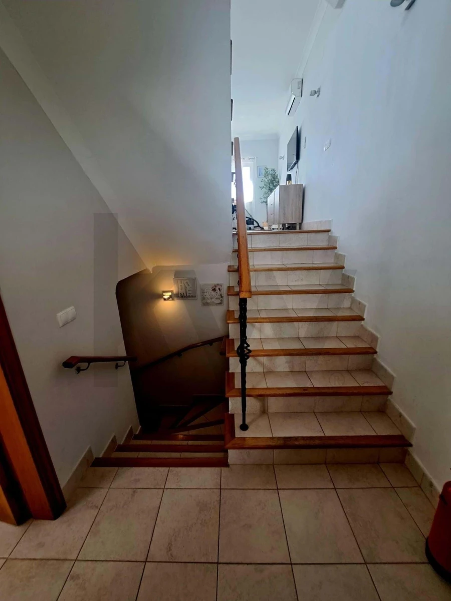 Prédio para Venda em Budens Foto 2