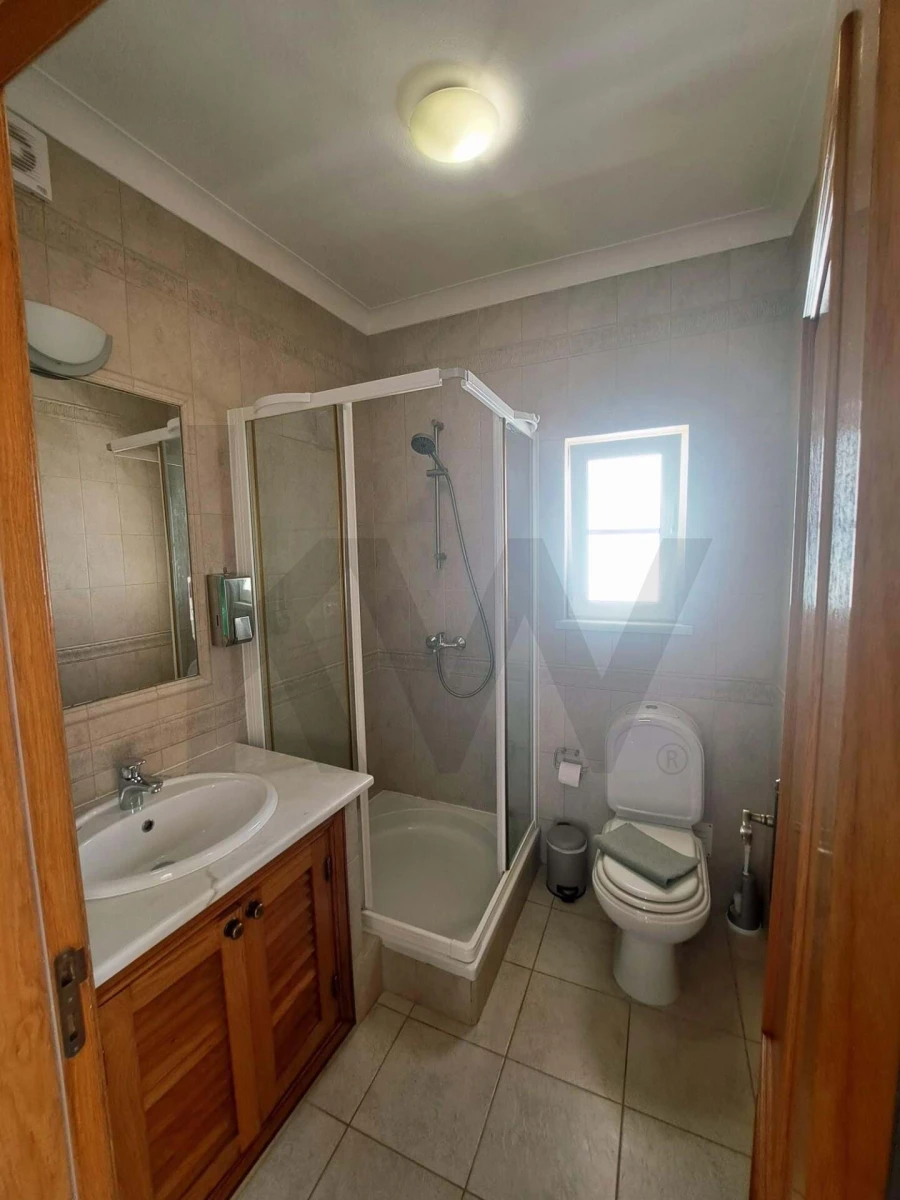 Prédio para Venda em Budens Foto 10