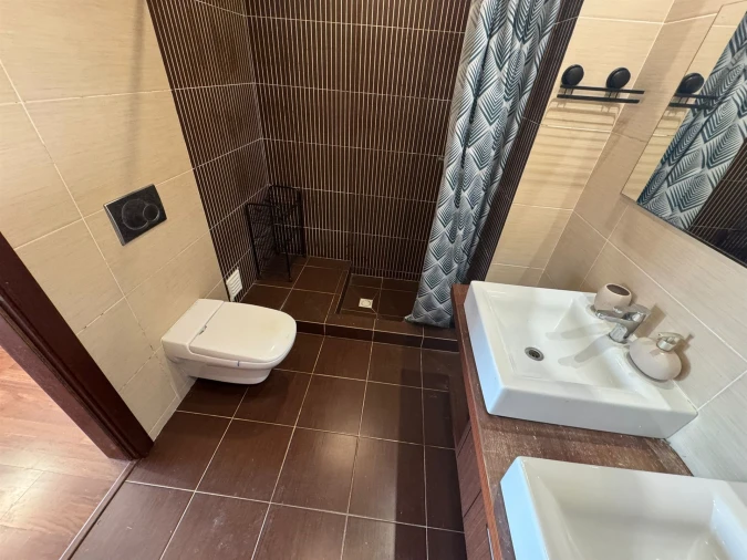 Moradia T4 para Venda em Quelfes Foto 14