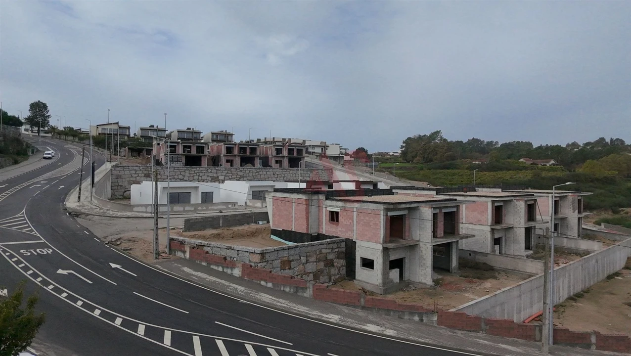 Moradia T3 para Venda em Silvares, Pias, Nogueira e Alvarenga Foto 1