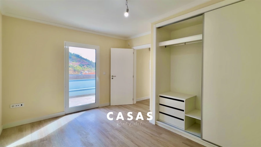 Moradia T3 para Venda em Camara de Lobos Foto 8