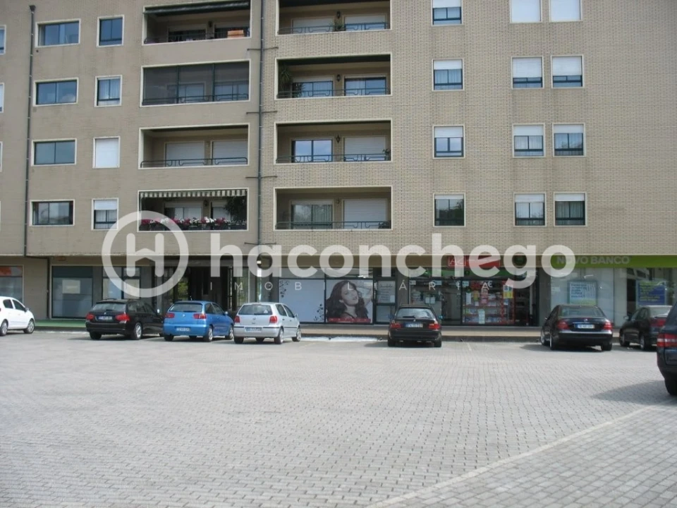 Loja para Arrendamento em Arcozelo Foto 2