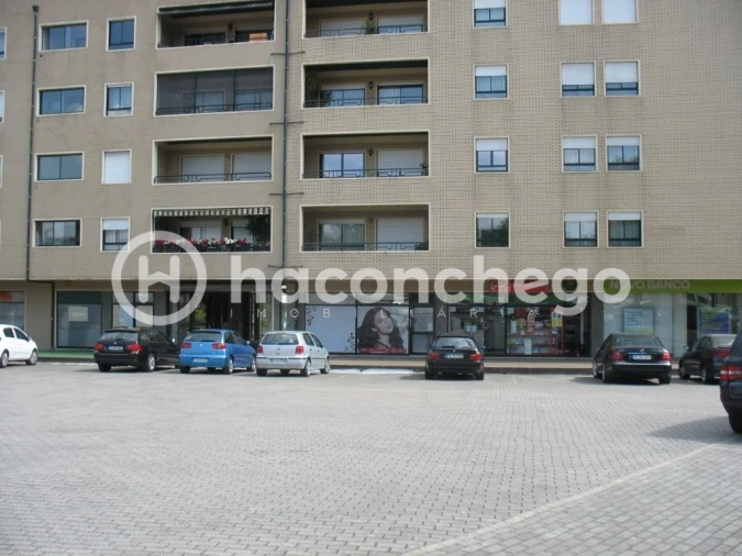 Loja para Arrendamento em Arcozelo Foto 2