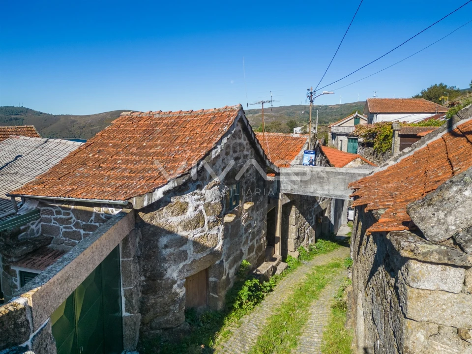 Moradia T4 para Venda em Venda Nova e Pondras Foto 3