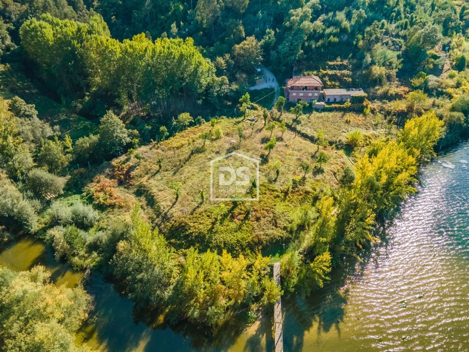 Moradia T7 para Venda em Santa Maria de Sardoura Foto 17