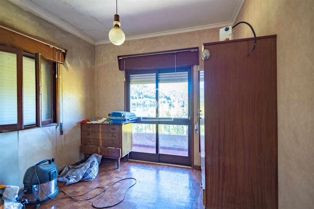 Moradia T7 para Venda em Santa Maria de Sardoura Foto 5