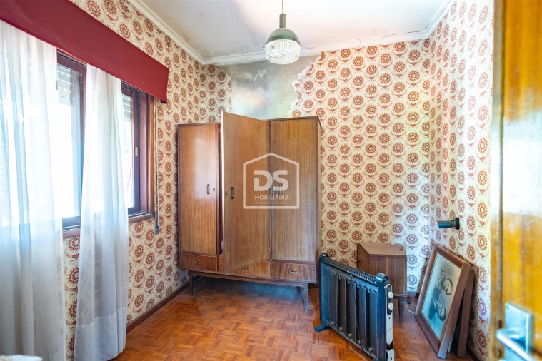 Moradia T7 para Venda em Santa Maria de Sardoura Foto 4