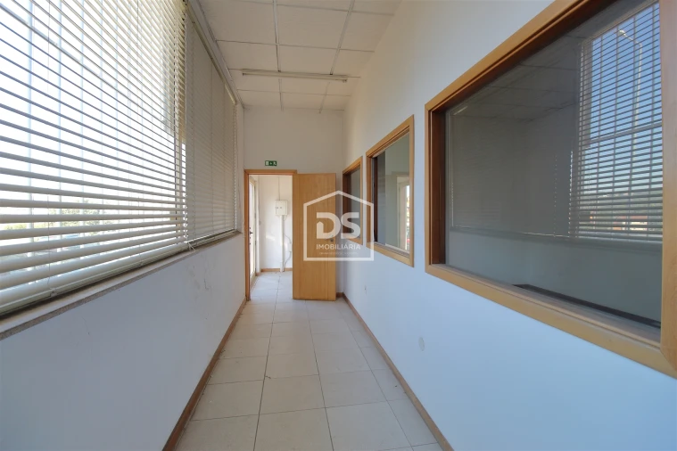 Armazém para Arrendamento em Fânzeres e São Pedro da Cova Foto 8