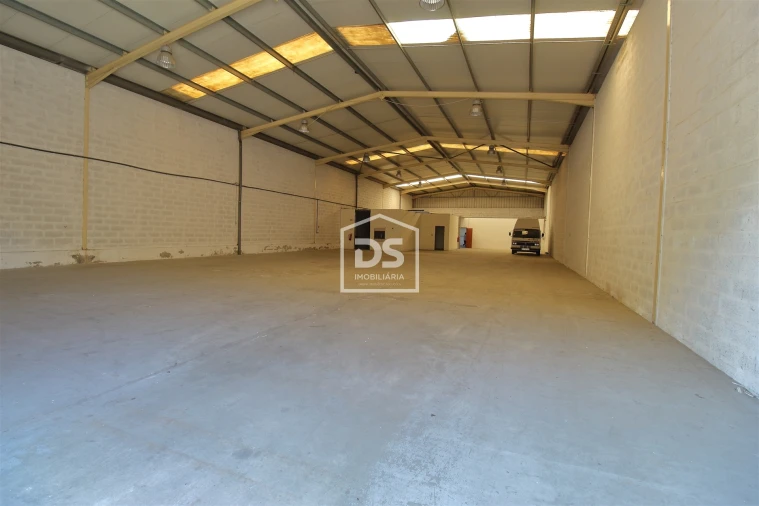 Armazém para Arrendamento em Fânzeres e São Pedro da Cova Foto 2