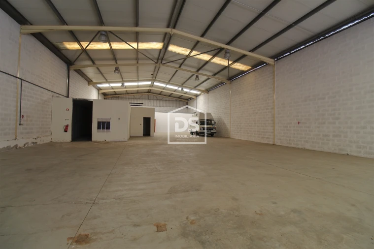 Armazém para Arrendamento em Fânzeres e São Pedro da Cova Foto 3