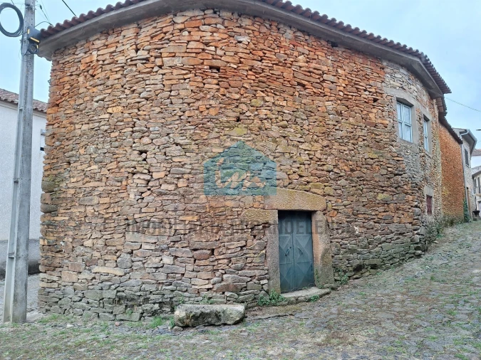 Moradia T3 para Venda em Carviçais Foto 3