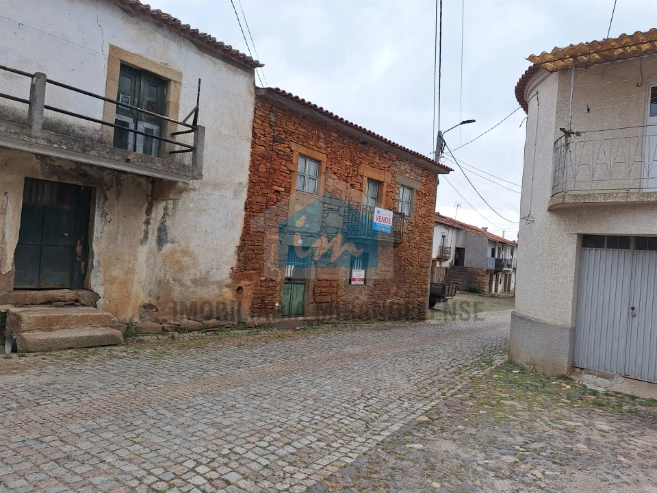 Moradia T3 para Venda em Carviçais Foto 1