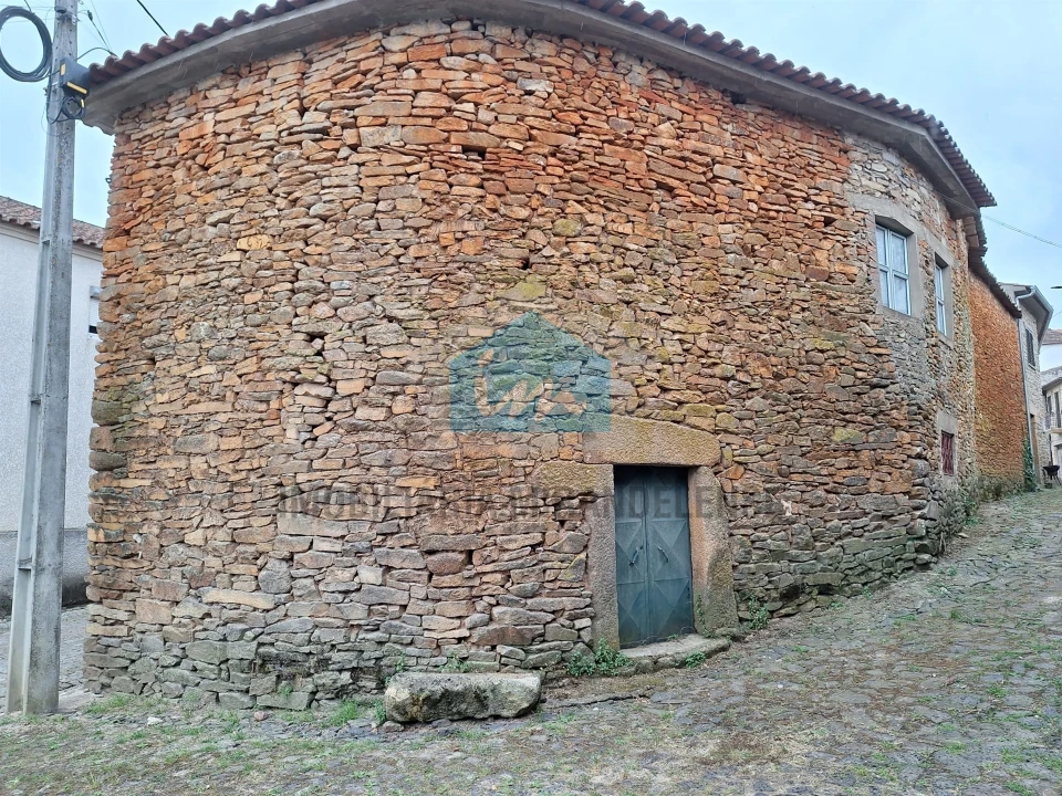 Moradia T3 para Venda em Carviçais Foto 3