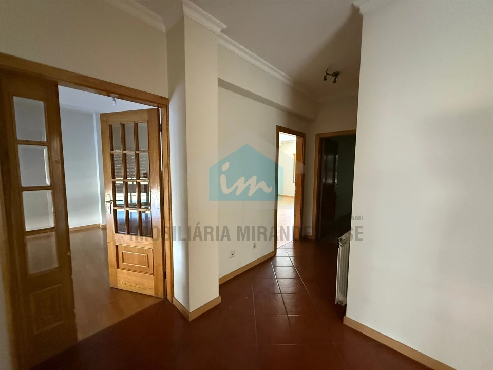 Apartamento T2 para Venda em Vinhais Foto 4