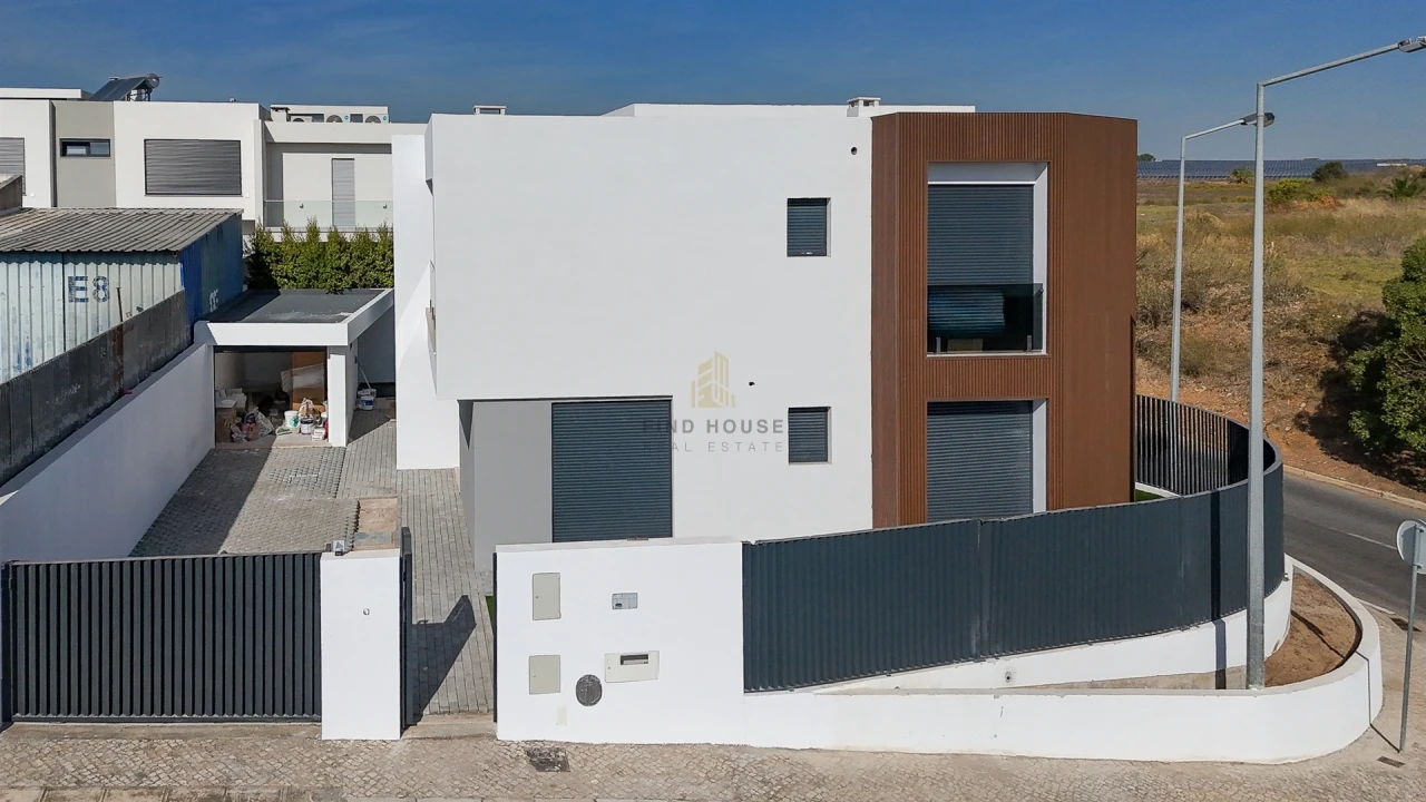 Moradia T4 para Venda em São Domingos de Rana Foto 4