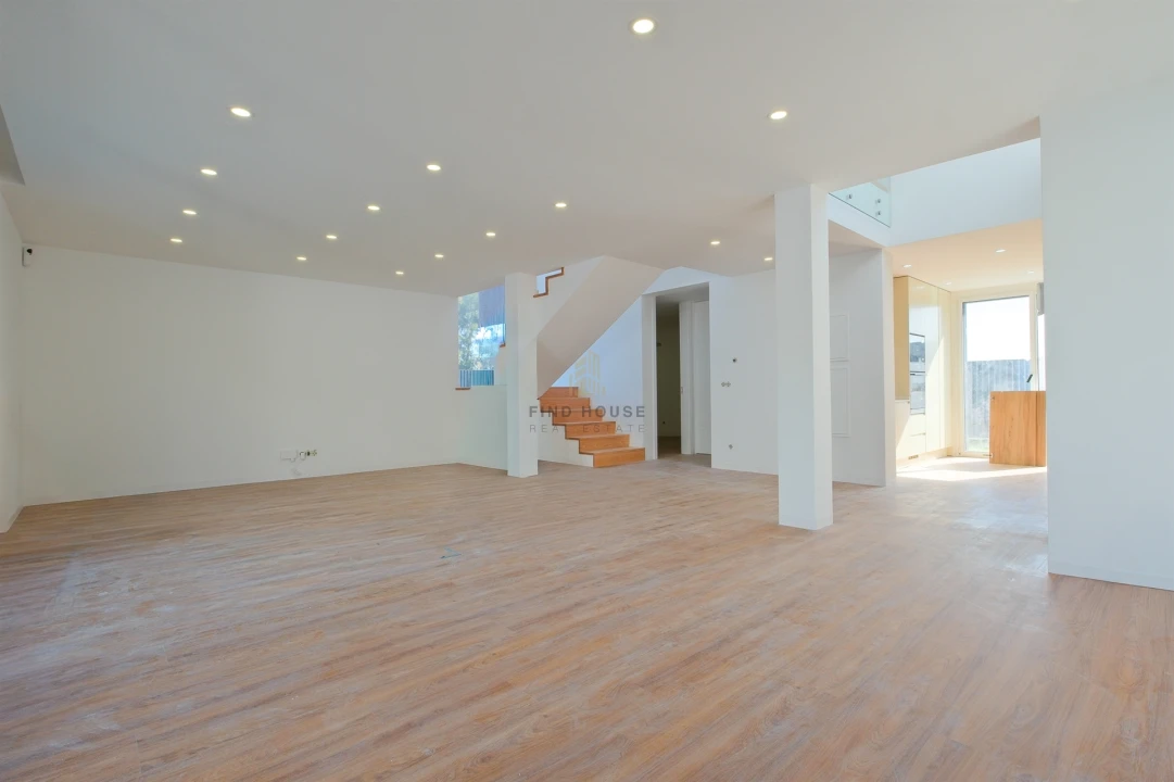 Moradia T4 para Venda em São Domingos de Rana Foto 9