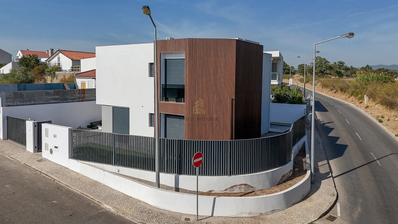 Moradia T4 para Venda em São Domingos de Rana Foto 3