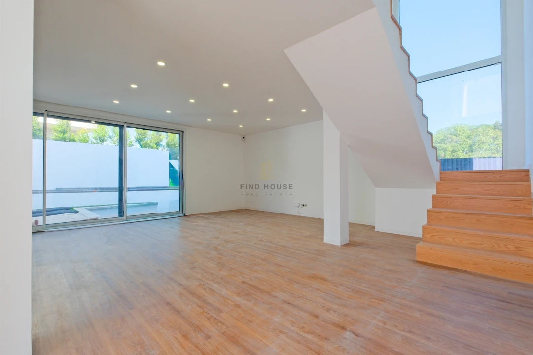 Moradia T4 para Venda em São Domingos de Rana Foto 8