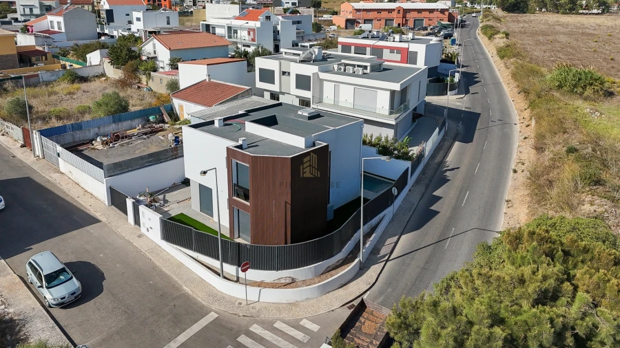 Moradia T4 para Venda em São Domingos de Rana Foto 2