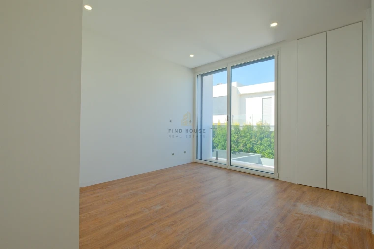 Moradia T4 para Venda em São Domingos de Rana Foto 23