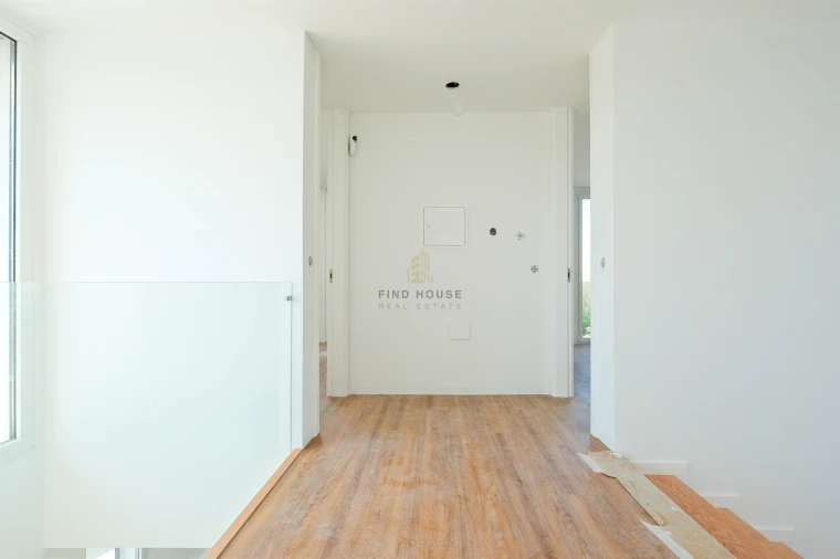 Moradia T4 para Venda em São Domingos de Rana Foto 17