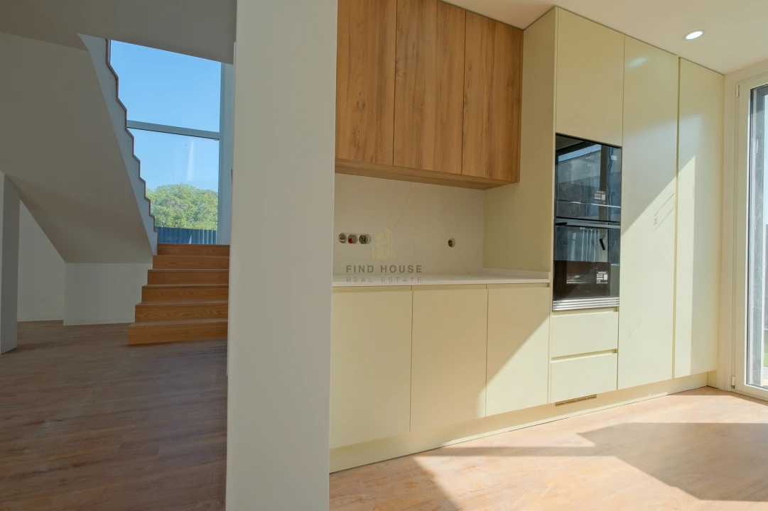 Moradia T4 para Venda em São Domingos de Rana Foto 13