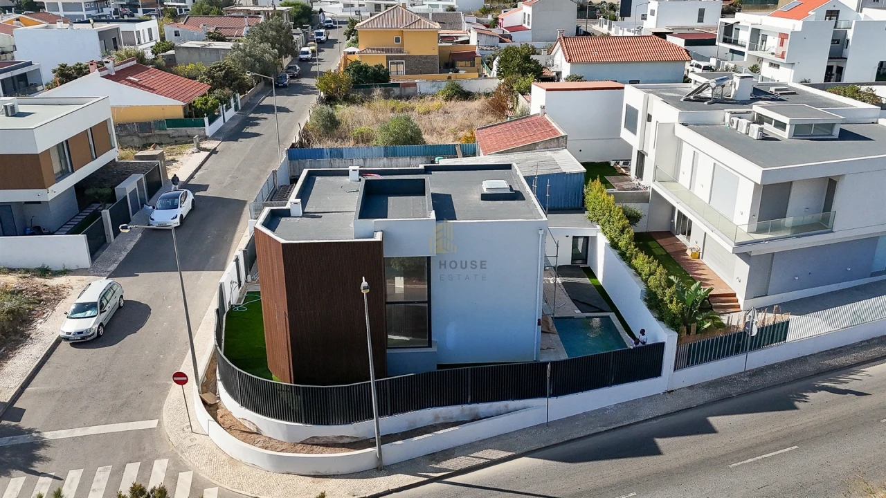 Moradia T4 para Venda em São Domingos de Rana Foto 1