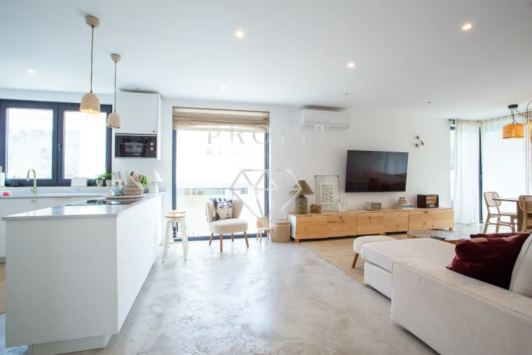 Moradia T4 para Venda em Porto Salvo Foto 4