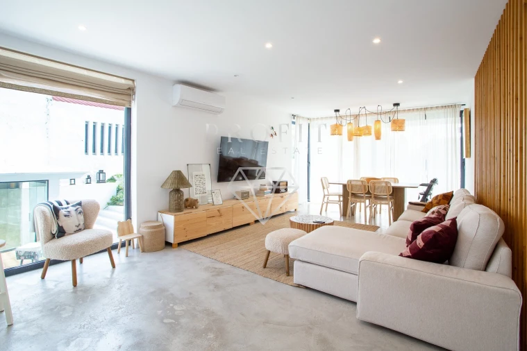 Moradia T4 para Venda em Porto Salvo Foto 6