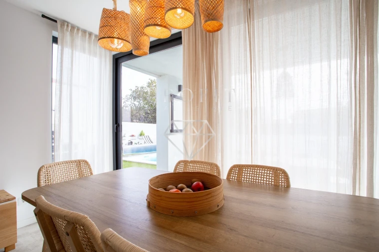 Moradia T4 para Venda em Porto Salvo Foto 8