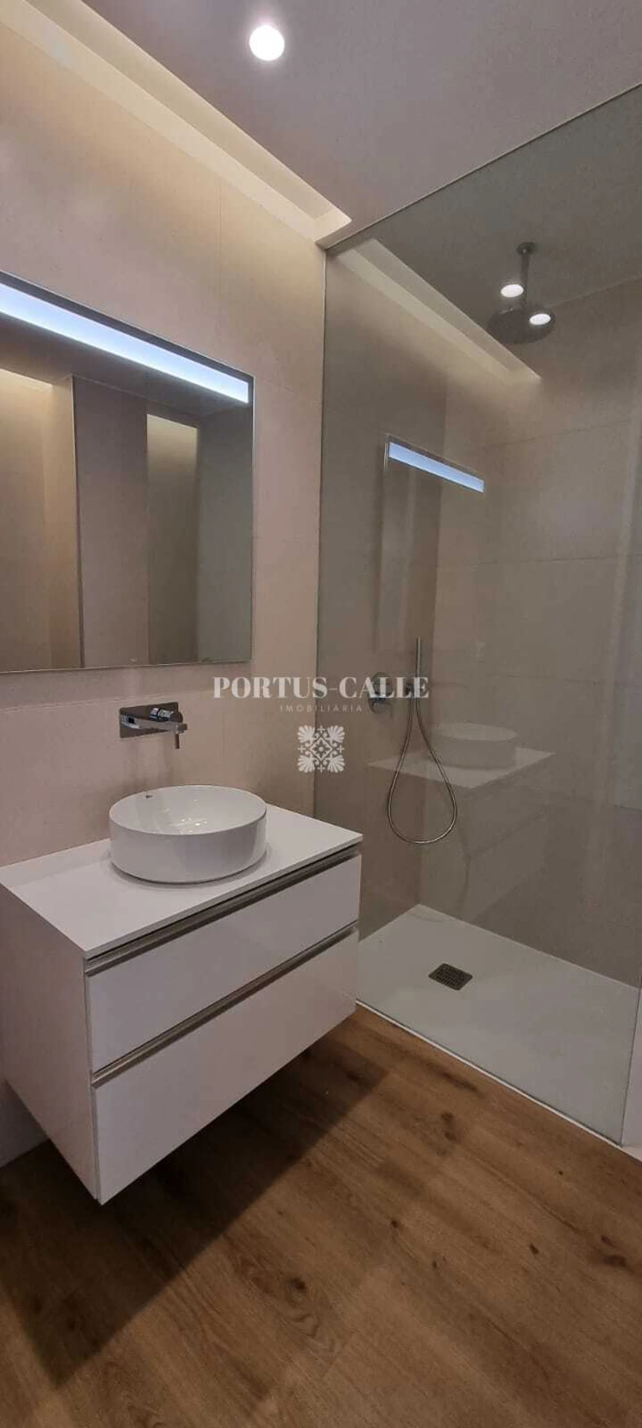 Apartamento T2 para Venda em Mafamude e Vilar do Paraíso Foto 8