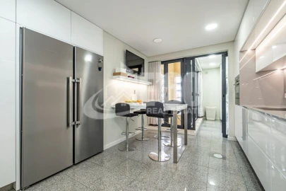 Apartamento T4 para Venda em Paranhos