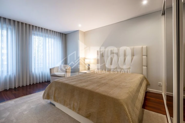 Apartamento T4 para Venda em Paranhos Foto 12