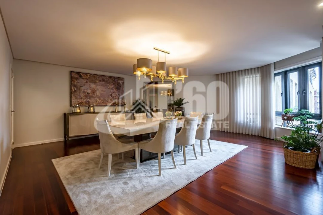 Apartamento T4 para Venda em Paranhos Foto 3