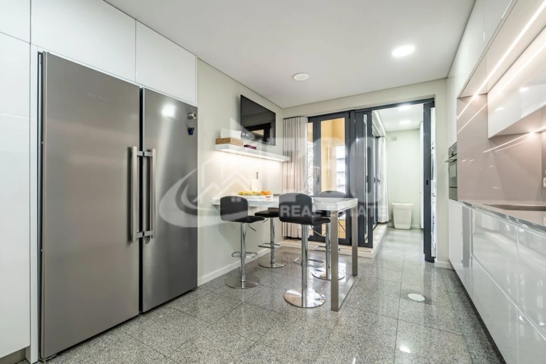 Apartamento T4 para Venda em Paranhos Foto 9