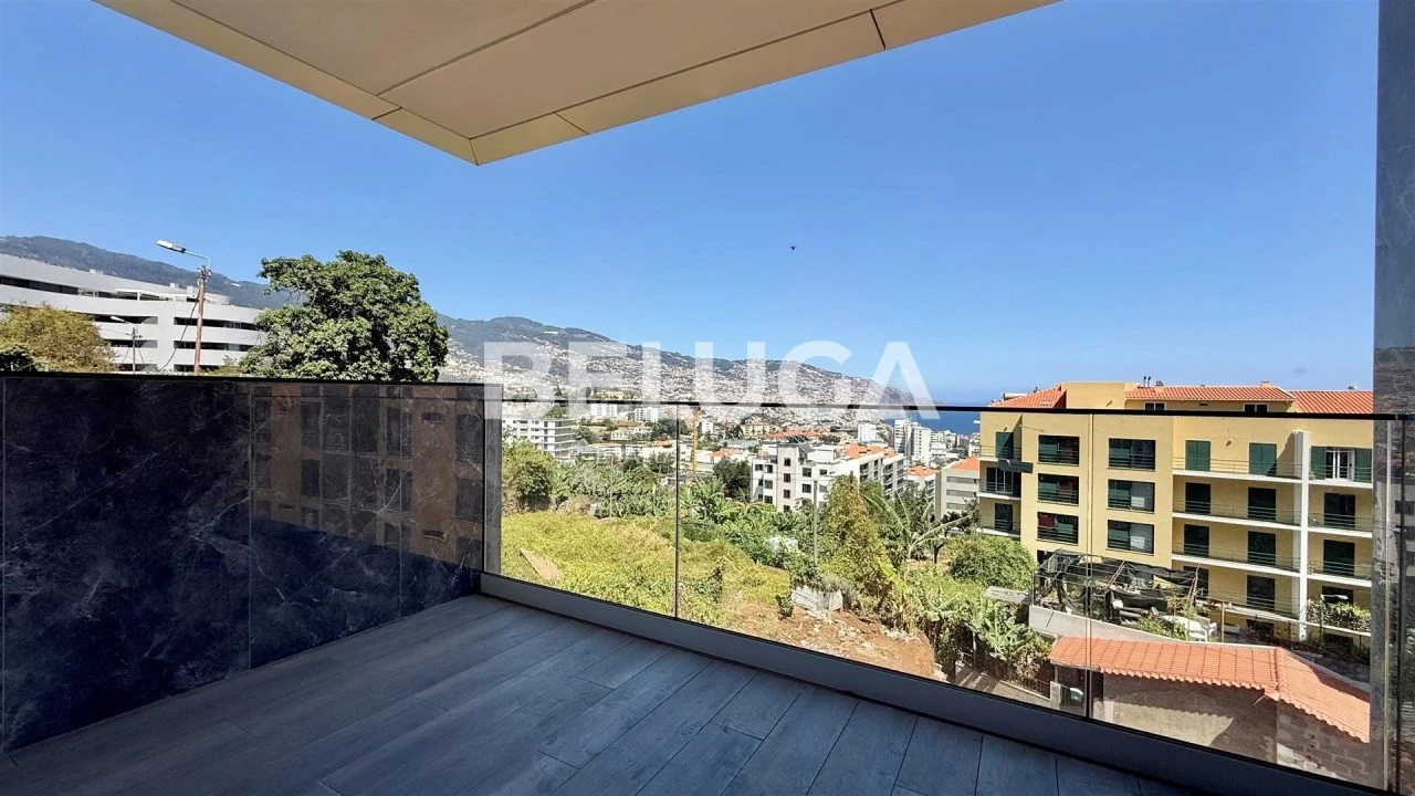 Apartamento T2 para Venda em São Martinho Foto 3