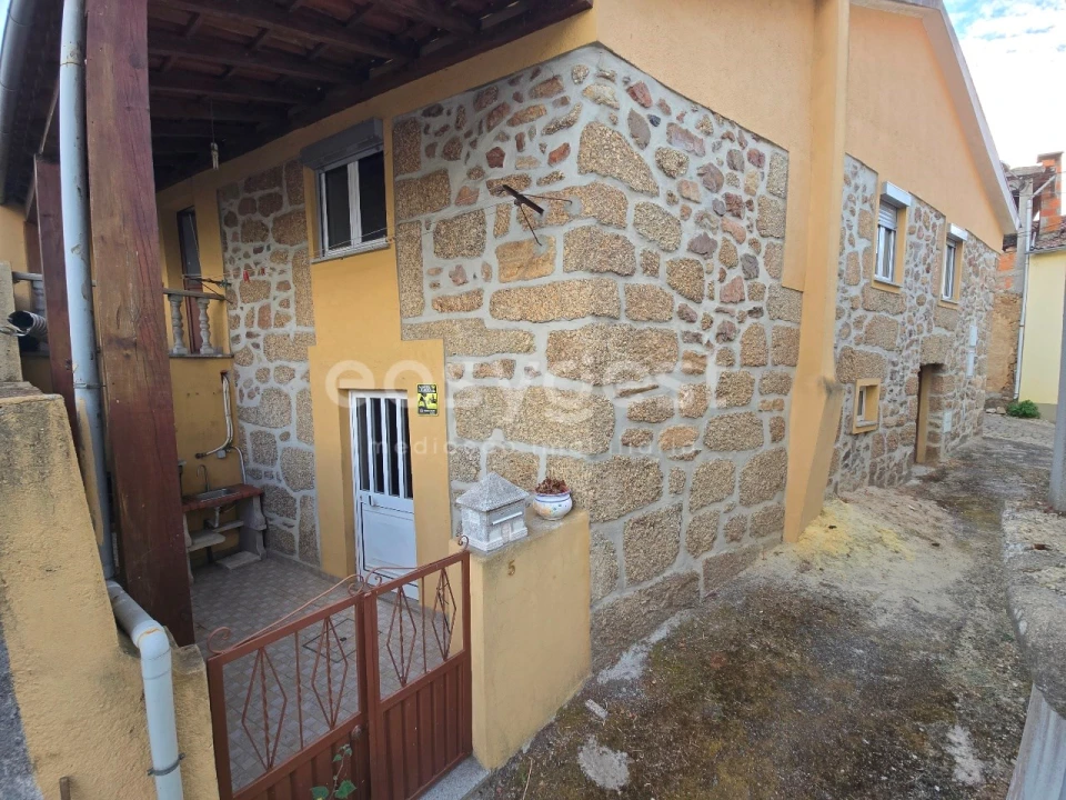 Moradia T3 para Venda em Covas e Vila Nova de Oliveirinha Foto 2